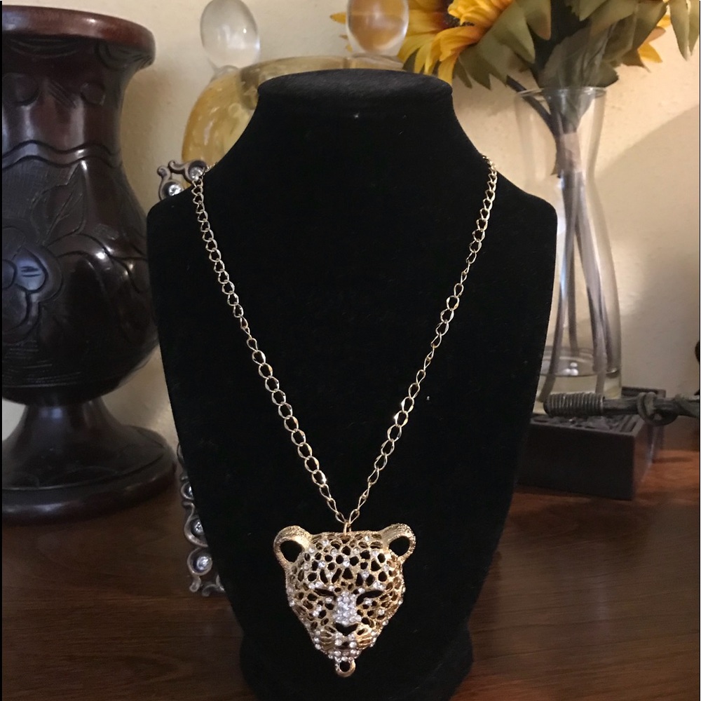 🐆Cute fantasy necklace with leopard head charm.🐆